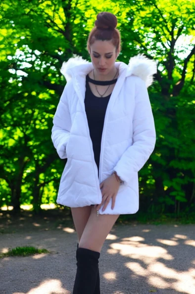 Kapüşonlu Kürklü Kışlık Orta Boy Şişme Kadın Mont ürün görseli