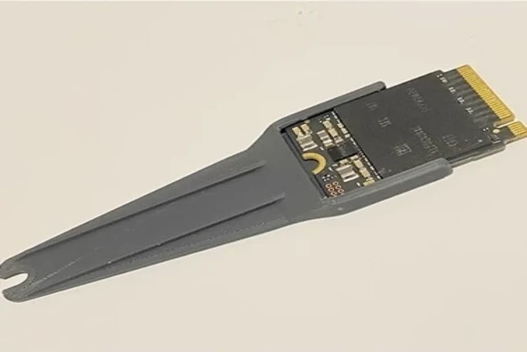 M2 ssd uzatma aparatı plastik