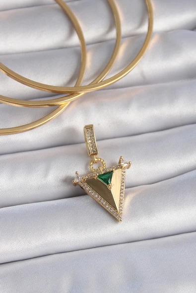 Pirinç Gold Renk Zirkon Taşlı 3D Üçgen Model Ajda Charm - TJ-BC1002 ürün görseli 1