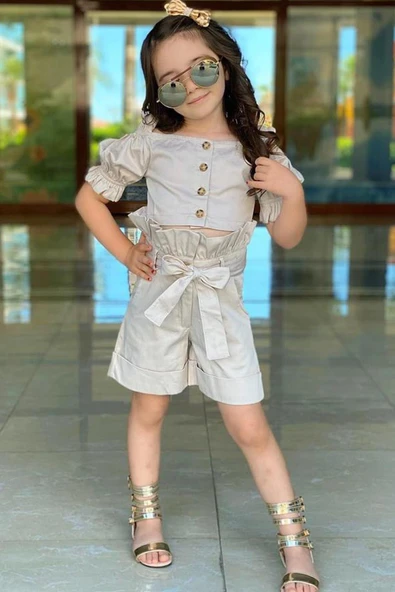 Kız Çocuk Düğme Detaylı Beli Fırfırlı Kare Yakalı Bej Şortlu Takım ürün görseli