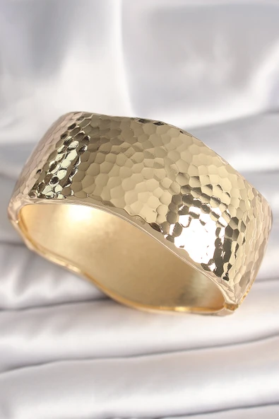 Pirinç Gold Renk İşleme Desenli Kadın Kelepçe