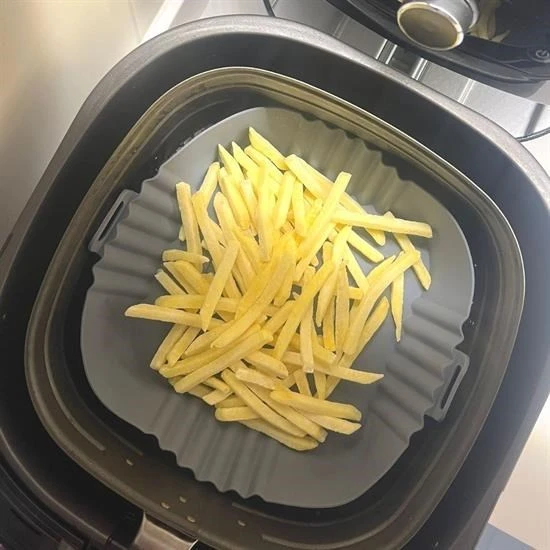MERGEN STORE Renkli Isıya Dayanıklı Yıkanılabilir Silikon Fırın  Airfryer Kare Model Pişirme Matı 20 cm - 7