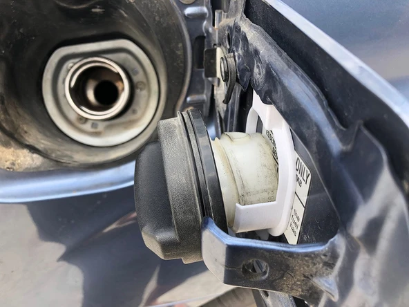 Hsyn Subaru Forester Gaz / Yakıt Kapağı Tutucu T3067020 Akdenizpos Yeni