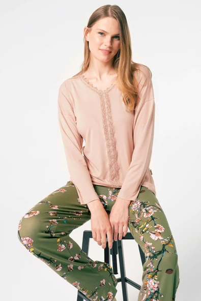 MAN9843 Anıl 9843 Uzun Kol V Yaka Viskon Çiçek Desenli Kışlık Örme Normal Bel Dantel Detaylı Pijama Takımı