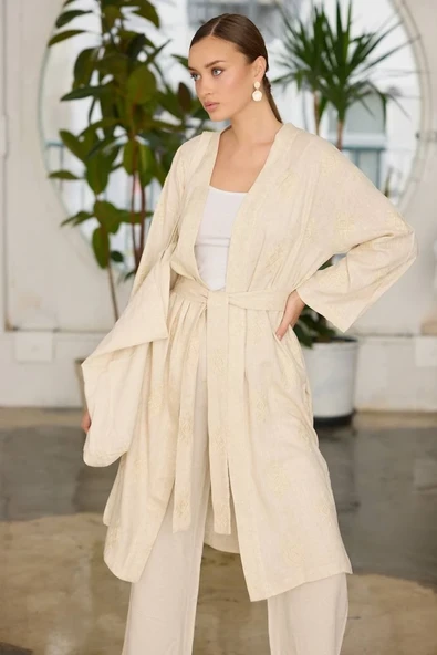 Şıklık Ve Konforun Mükemmel Uyumu: Krem İşlemeli Kimono İle Tarzınızı Baştan Yaratın! - 12