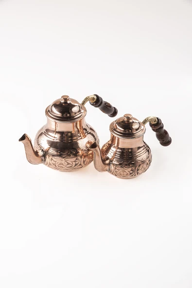 DMT Gaziantep Bakır Çaydanlık Takımı AĞIR EL İŞLEMESİ Alt:12 cm üst:8,5cm Toplam:1,3lt Ahşap kulp