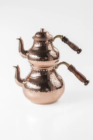DMT Gaziantep Bakır Çaydanlık Takımı AĞIR EL DÖVMESİ Alt:14,5cm üst:10,5 cm Toplam:2,6 lt Ahşap kulp - 2