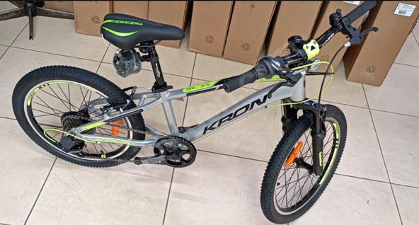 KRON XC 75 20 JANT 7 VİTES V FREN ÇOCUK BİSİKLETİ ALÜMİNYUM FULL SHIMANO MAT GRİ-SİYAH/NEON SARI (KRN25-027)