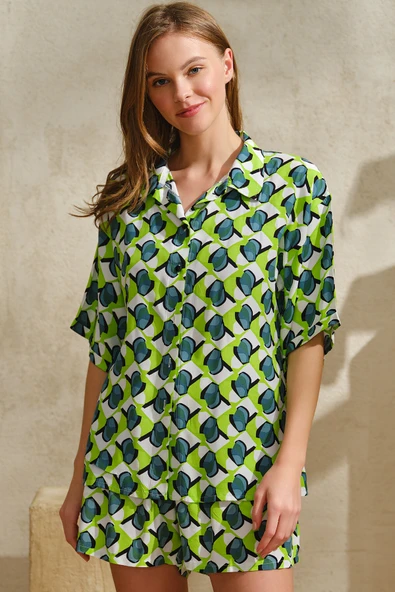 MAN5741 Kadın Dokuma Viskon Geometrik Baskılı Önden Düğmeli Yarım Kollu Gömlek ve Yandan Cepli Şort Pijama Takım (5741) - 2