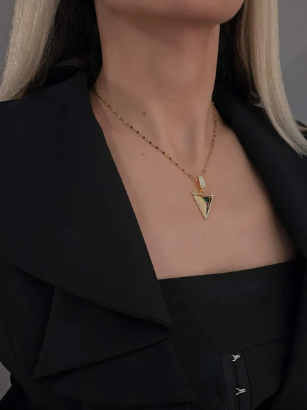 Zümrüt Yeşili Üçgen Zirkon Taşlı Gold Renk Kolye - 3