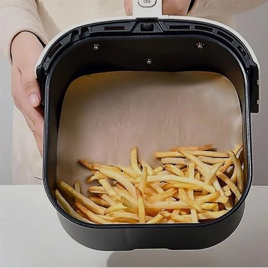 100 Adet Air Fryer Pişirme Kağıdı Tek Kullanımlık Yağ Su Geçirmez Yapışmaz Deliksiz Düz Kare Model - 6