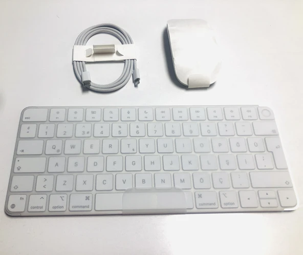 Apple Touch ID Özellikli Klavye+Magic 2 Şarjlı Mouse Seti-Beyaz