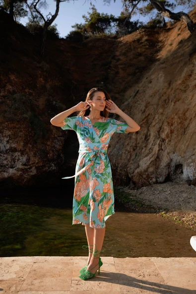 Kadın Çiçek Desenli Kuşaklı Kruvaze Elbise FRN30383