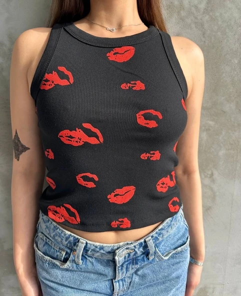 Öpücük baskılı bluz - 2