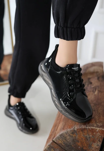 Piona Siyah Rugan Gri Tabanlı Spor Ayakkabı ürün görseli