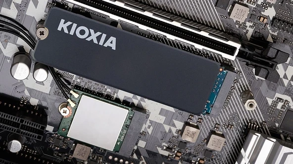 Kioxia 4TB Nvme Ssd Soğutucu 6200/4800MB Gen4 (Model:LSC11K4T09G8) - 3