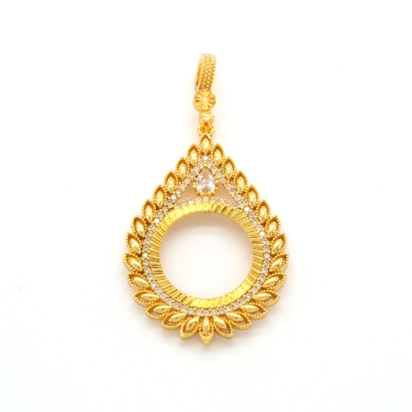Yarım Altın Çerçeveli Kolye Ucu Altın Kaplama İşlemeli TGR-651