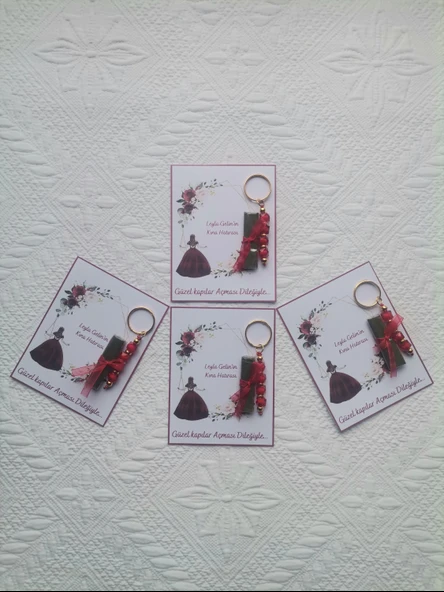 48 Adet Kişiye Özel Kına Hatırası Kırmızı Anahtarlık ve Paketlenmiş Kına Dağıtmalık Hediyelik ürün görseli