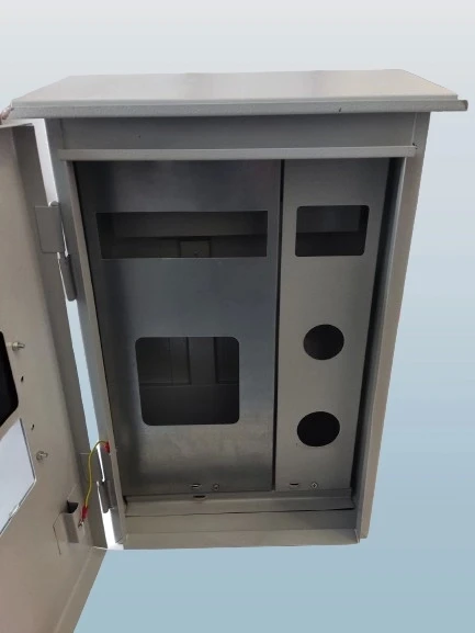 AKÖZ 1 Trifaze Sayaçlı Otomatlı Dar Şantiye Panosu Sıva Üstü 1 Trifaze 1 Monofaze Priz Yerli (Sac) ŞN-100 - 5