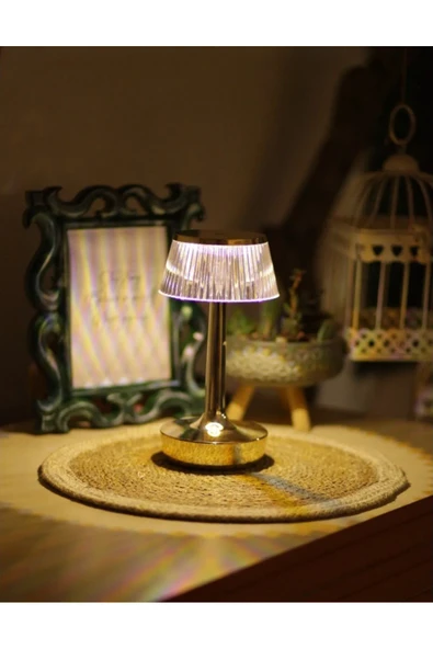 3 Işık Renkli Şarjlı Masa Lambası Dim Edilebilir Gold Metal Görünümlü Gece Lambası B80 - 2