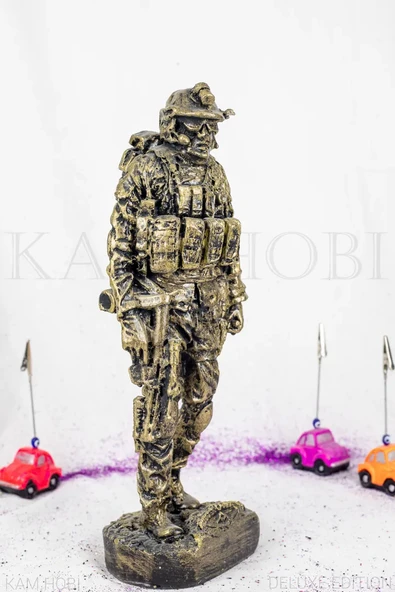 KOMANDO GÖZLÜKLÜ HEYKEL 32CM - 2