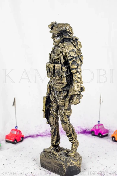 KOMANDO GÖZLÜKLÜ HEYKEL 32CM - 3