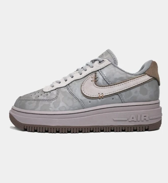 Nike Air Force 1 Luxe