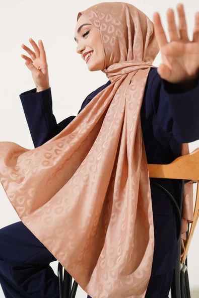 Damla Desen Jakar Şal Latte