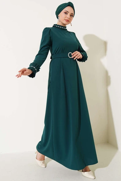 Kol ve Yaka Pliseli Taşlı Elbise Zümrüt ürün görseli 1