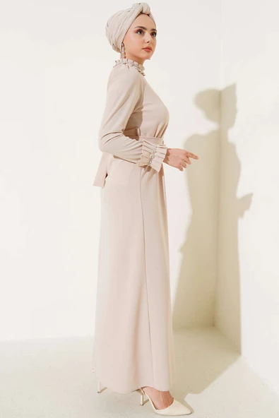 Kol ve Yaka Pliseli Taşlı Elbise Bej - Resim 3