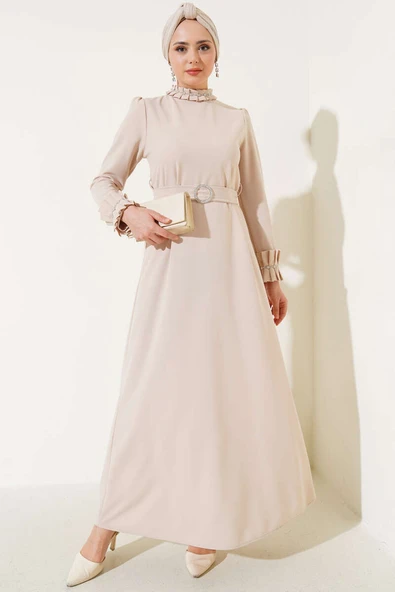 Kol ve Yaka Pliseli Taşlı Elbise Bej ürün görseli 1