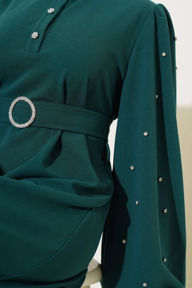 Yarım Taş Düğmeli Volanlı Elbise Zümrüt - Resim 4