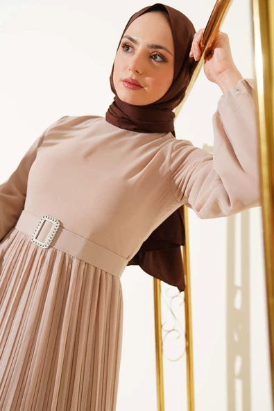 Piliseli Fırfırlı Kuşaklı Şifon Elbise Bej - Resim 2