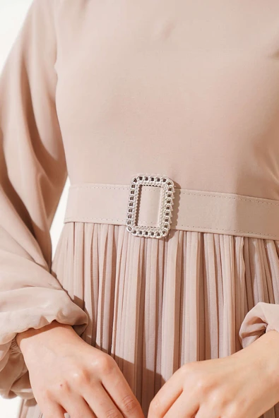 Piliseli Fırfırlı Kuşaklı Şifon Elbise Bej - Resim 4