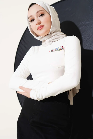Çiçek Nakışlı Cepli Body Ekru