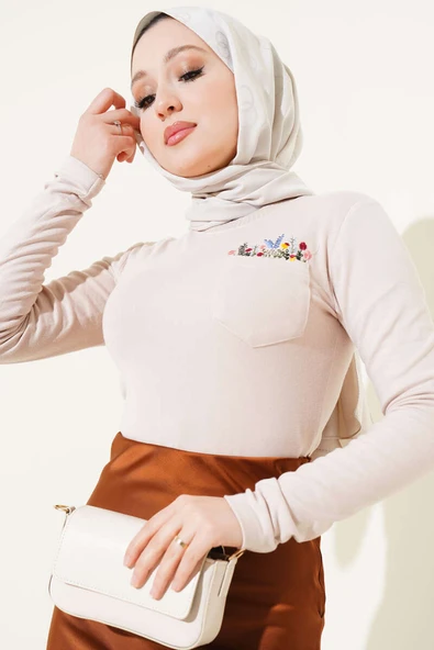 Çiçek Nakışlı Cepli Body Bej