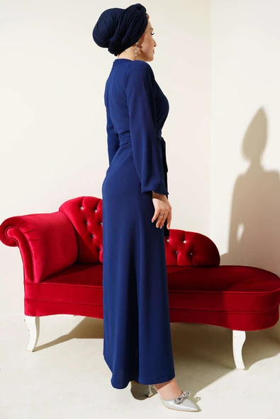 Yaka Taşlı Kuşaklı Elbise Lacivert - Resim 3