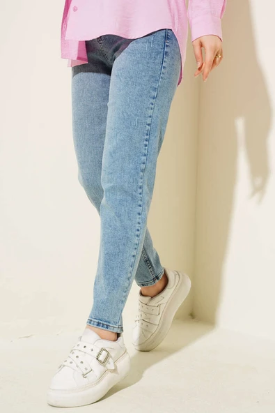 Dar Paça Yıpratmalı Mom Jeans Pantolon Kar Yıkama