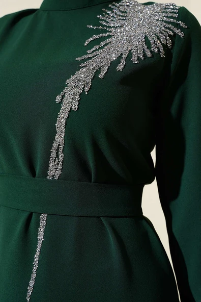 Yaka Taşlı Kuşaklı Elbise Zümrüt - Resim 4