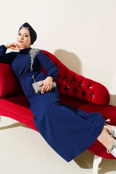 Yaka Taşlı Kuşaklı Elbise Lacivert ürün görseli 1