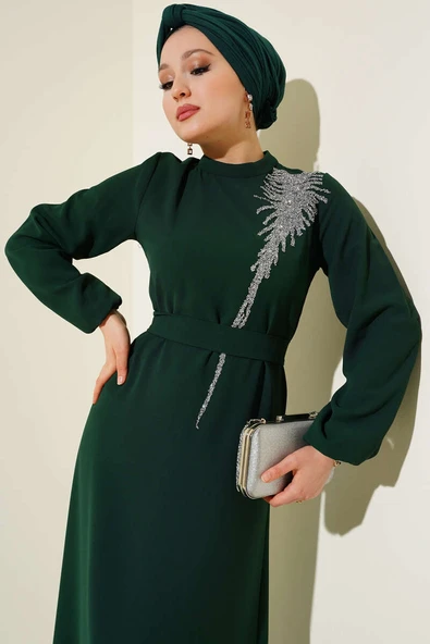 Yaka Taşlı Kuşaklı Elbise Zümrüt - 2