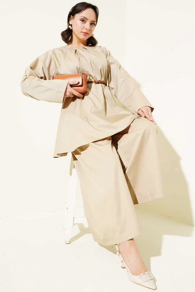 Yakası Pensli Kemerli Poplin İkili Takım Vizon ürün görseli 1