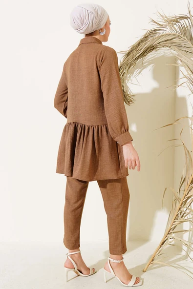 Önü Düğmeli Fırfırlı İkili Takım Kahve - Resim 3