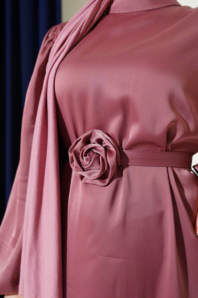 Gül Aksesuarlı Balon Kol Saten Elbise Gül Kurusu - Resim 4