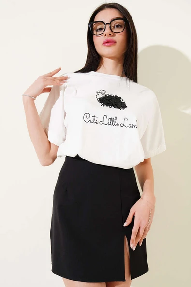 Baskılı Çiçek İşlemeli T-shirt Ekru