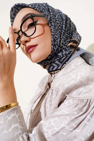 Leopar Desenli Zincirli Eşarp Gri