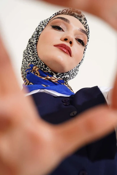 Leopar Desenli Zincirli Eşarp Saks ürün görseli 1