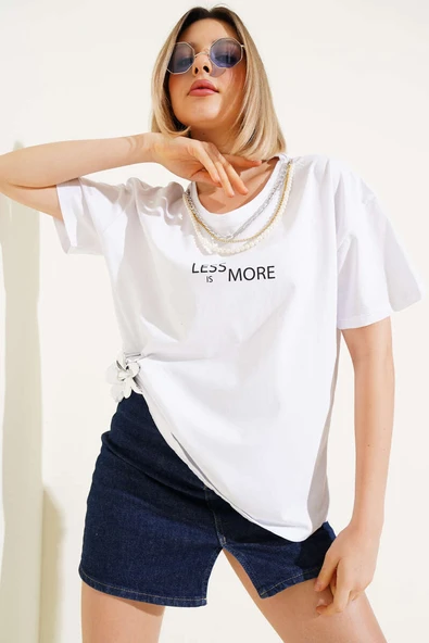 Baskılı Kolyeli T-shirt Beyaz ürün görseli