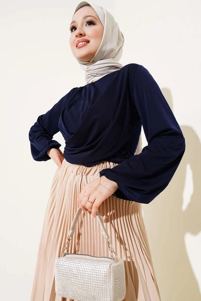 Bilek Lastikli Çapraz Büzgülü Bluz Lacivert ürün görseli
