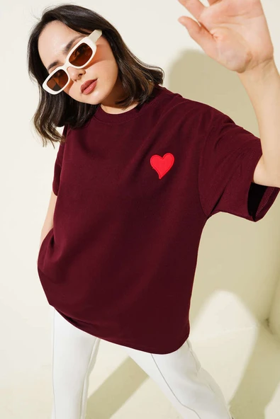 Yaka Kalp Nakışlı Salaş T-shirt Bordo